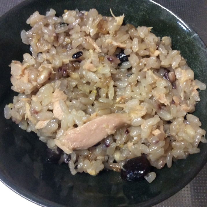 十六穀米とツナ缶で作る炊き込みご飯